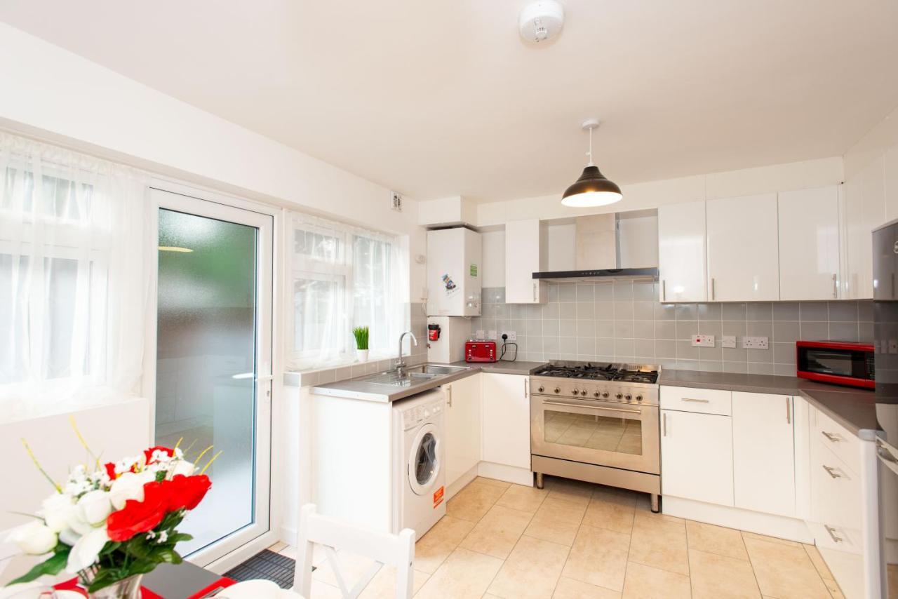 Stunning Four Bedroom House Close To Excel, O2 & Central London With Free Parking Exterior photo