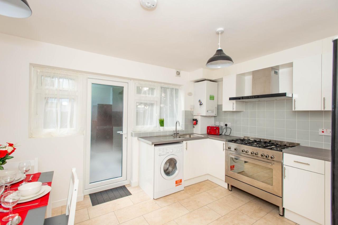 Stunning Four Bedroom House Close To Excel, O2 & Central London With Free Parking Exterior photo