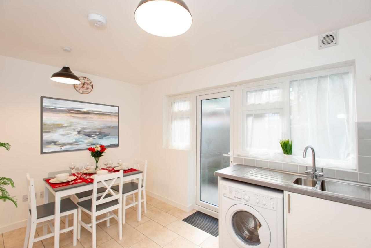 Stunning Four Bedroom House Close To Excel, O2 & Central London With Free Parking Exterior photo